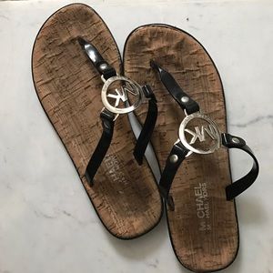 Size 6 Kelly Michael Kors flip flop