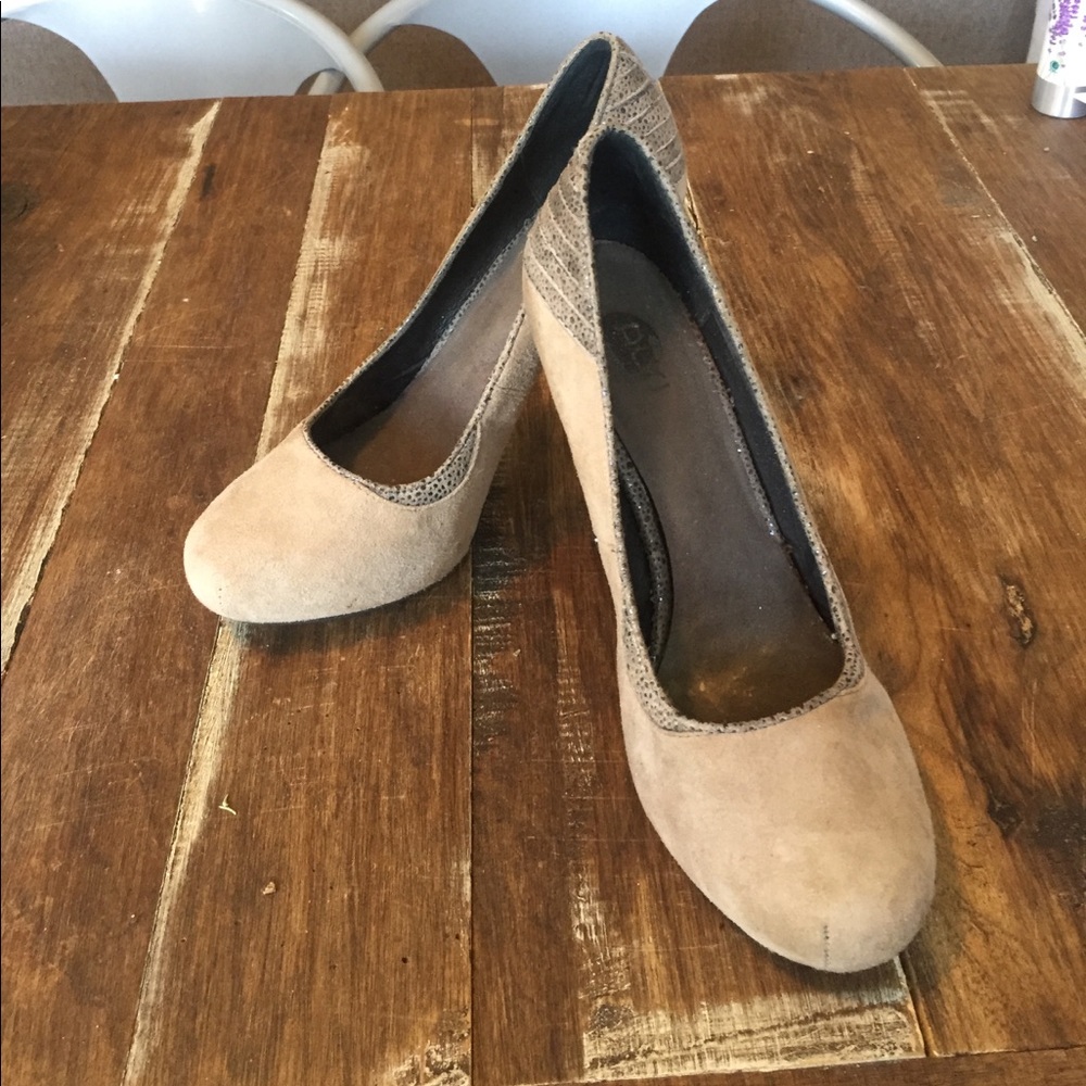 Auri Italian Suede and Leather Tan Heels Size 37 !