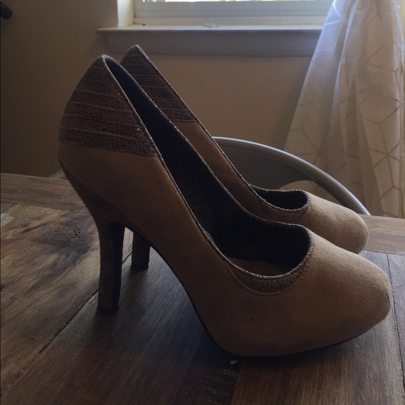 Auri Italian Suede and Leather Tan Heels Size 37 ! - Picture 2 of 4
