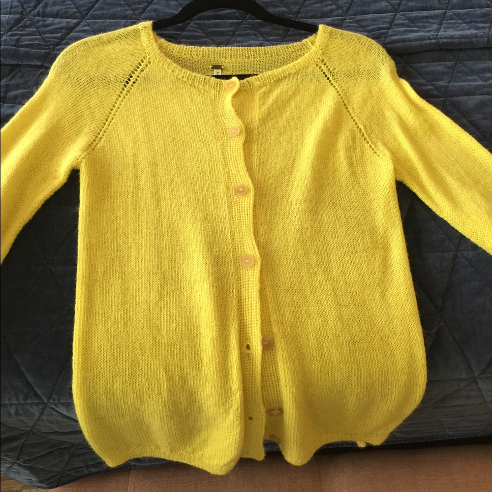 Dosa bright yellow sweater