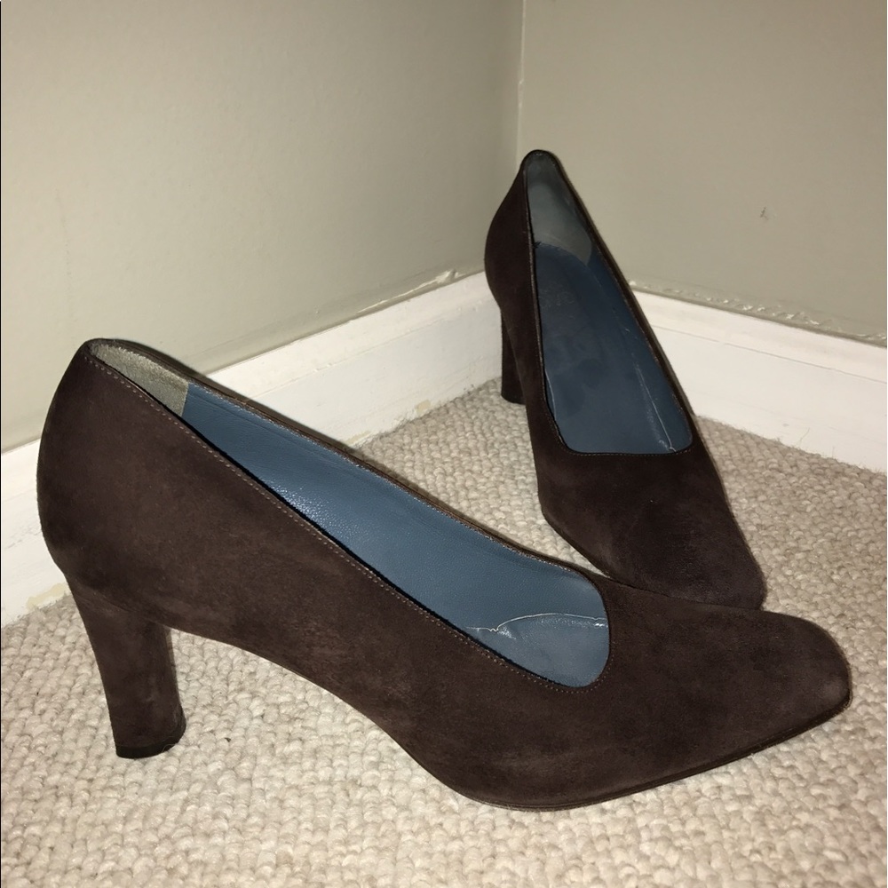 Beautiful pair of brown suede shoes!