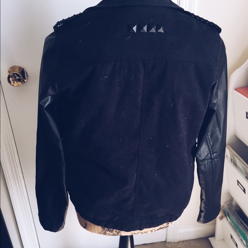 Black Jacket - Picture 3 of 4