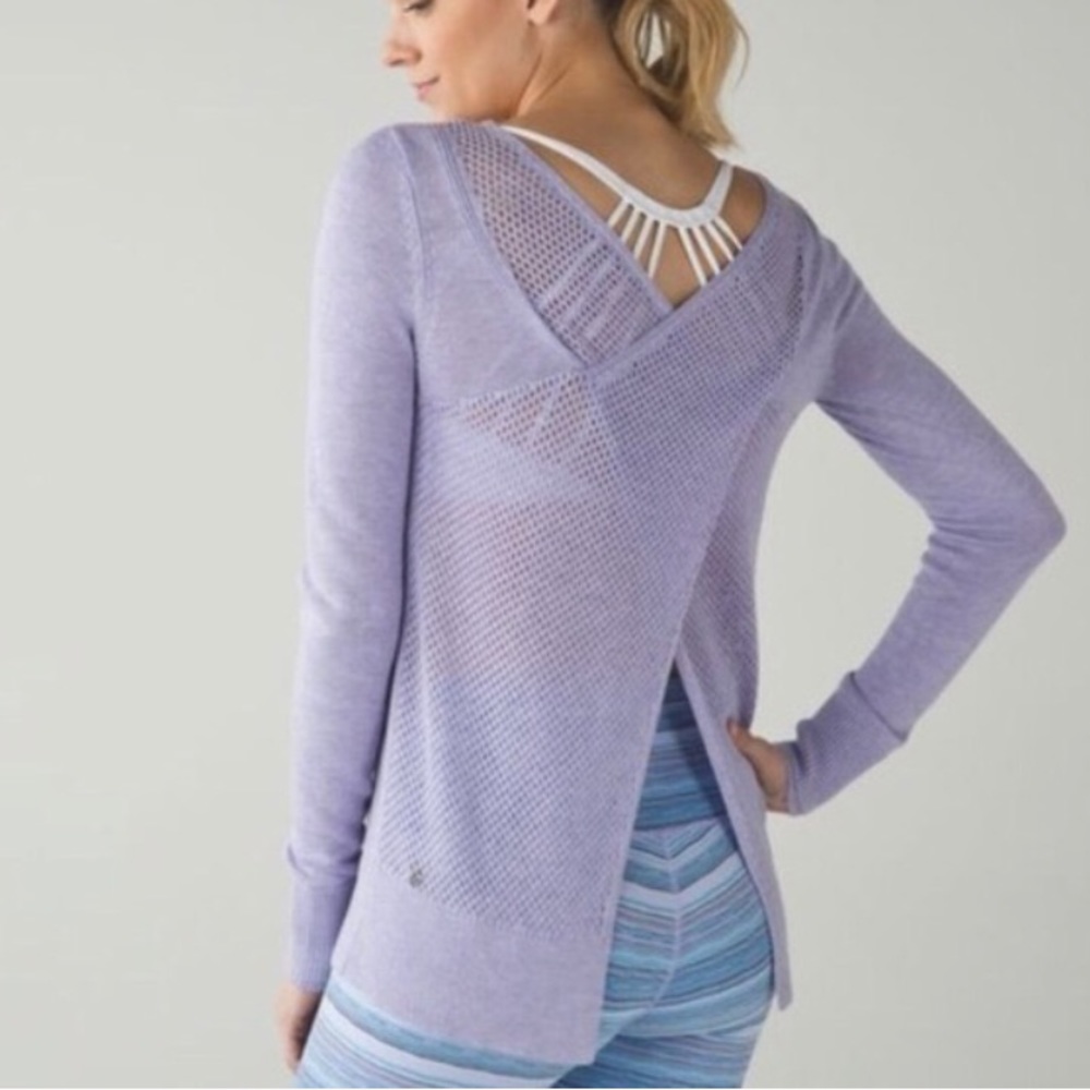 Lululemon top can be worn multiple ways, Size 4