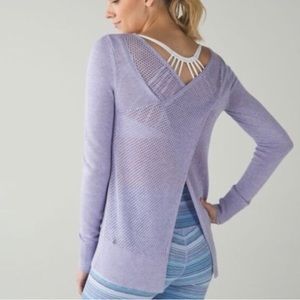 Lululemon top can be worn multiple ways, Size 4