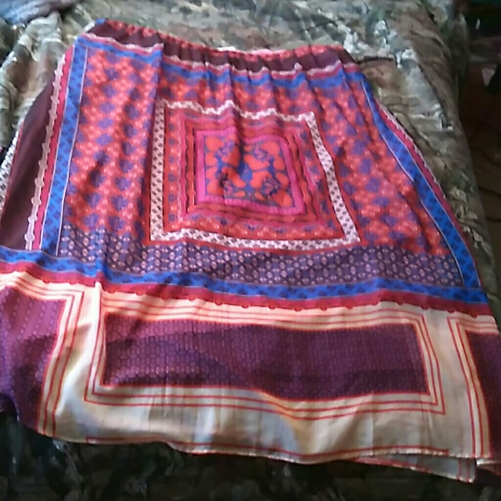 26/28 maxi skirt