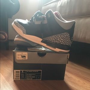 Air Jordan 3 Retro OG (Cement Gray 7Y )