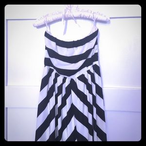 Lulu's Brand black and white striped Maxi dress Lulu's Brand black and white striped Maxi dress