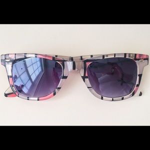 Ray-Ban Classic Wayfarer Sunglasses in Red Plaid