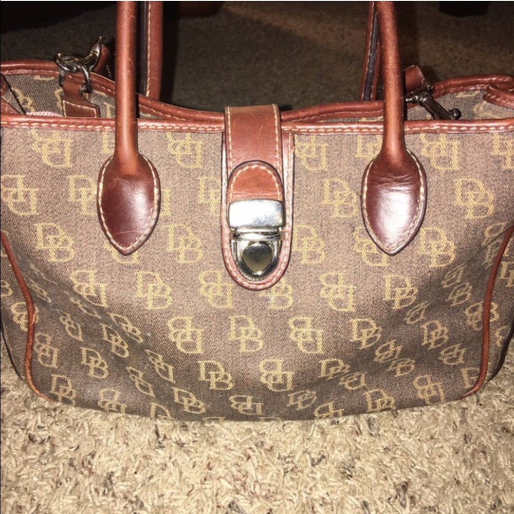 Dooney & Bourke double handle tote 😍