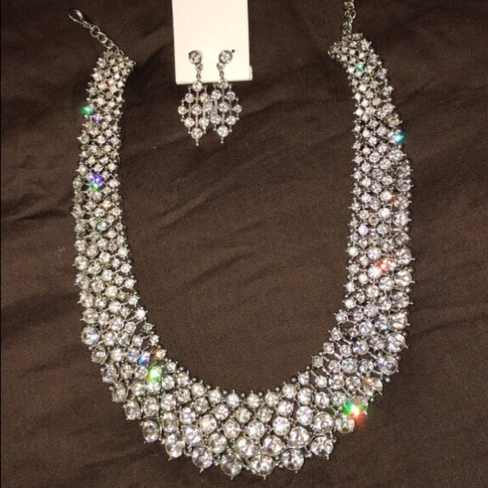 Silver sparkly necklace and earring set