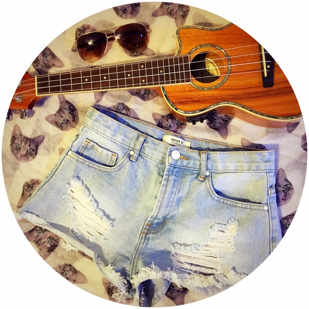 🚫🚫SOLD🚫🚫F21 High Waisted Distressed Shorts