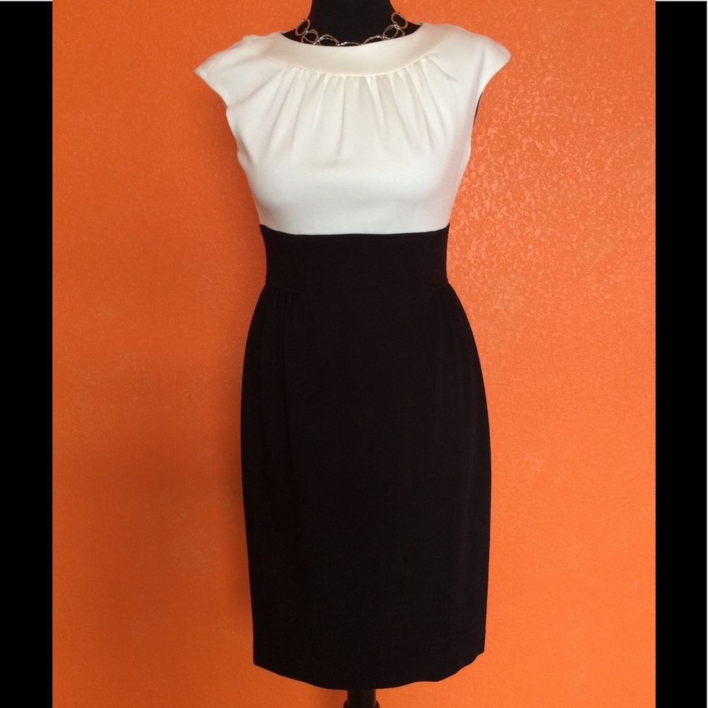 Maggy London Creme/Black fitted dress