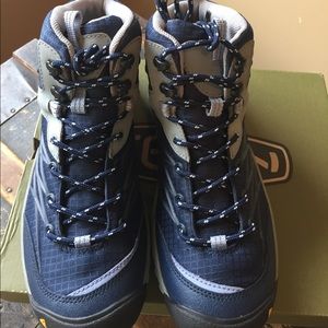 Keen Hiking Boots women's 9