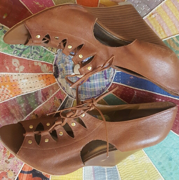 BCBG GIRLS. Wedges. - Picture 1 of 4