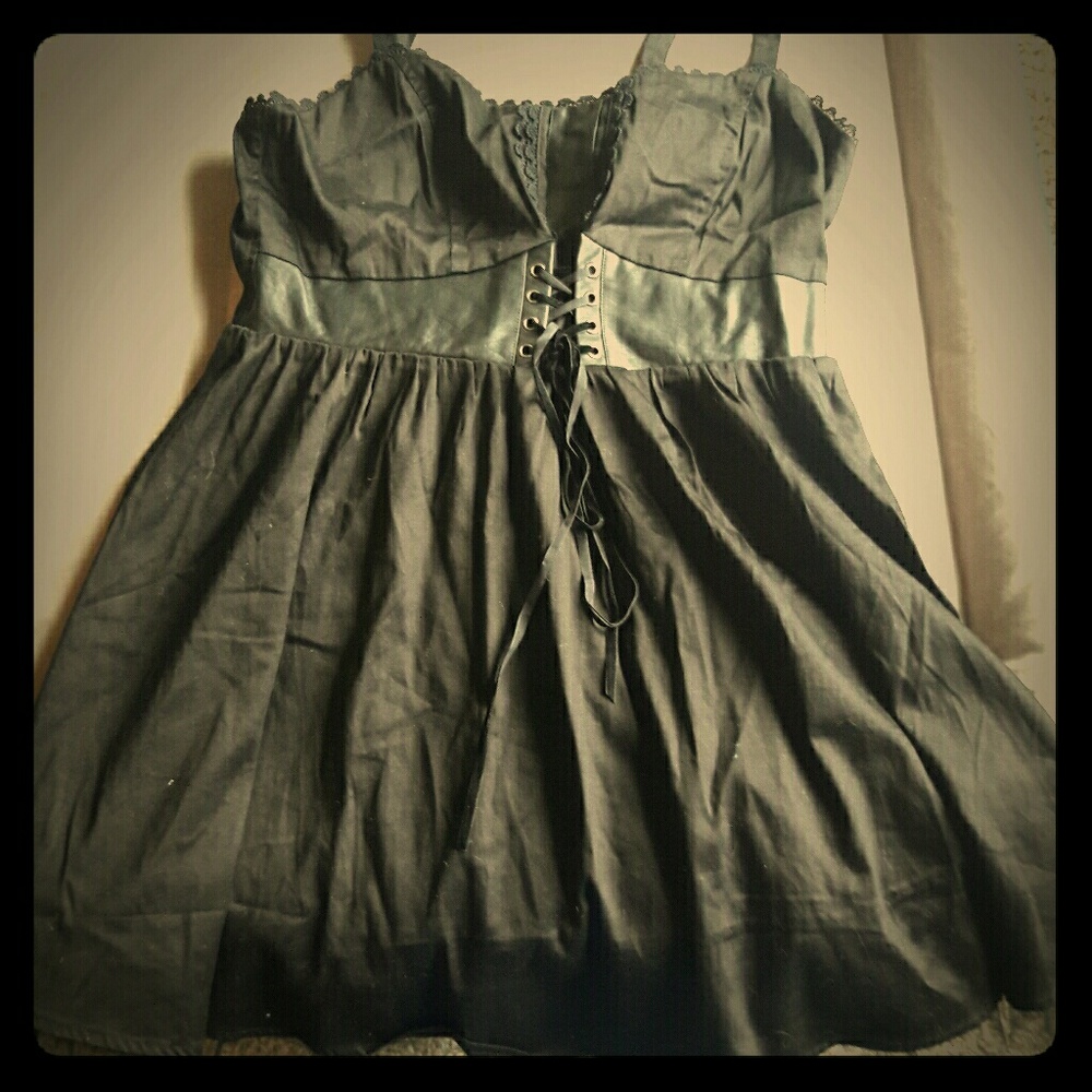 Super cute Hot Topic dress!