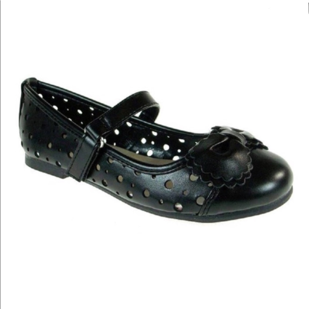 Britt-735 👣👼🏼🍼
Perforated leathered baby shoe