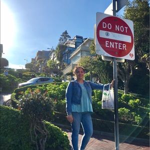 Meet your Posher, Daniela