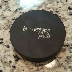 It's cosmetics bye bye pores pressed