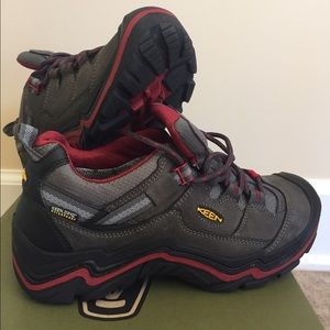 KEEN tennis shoes BRAND NEW