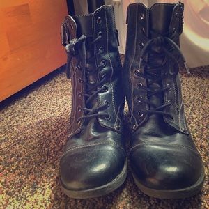 Combat boots