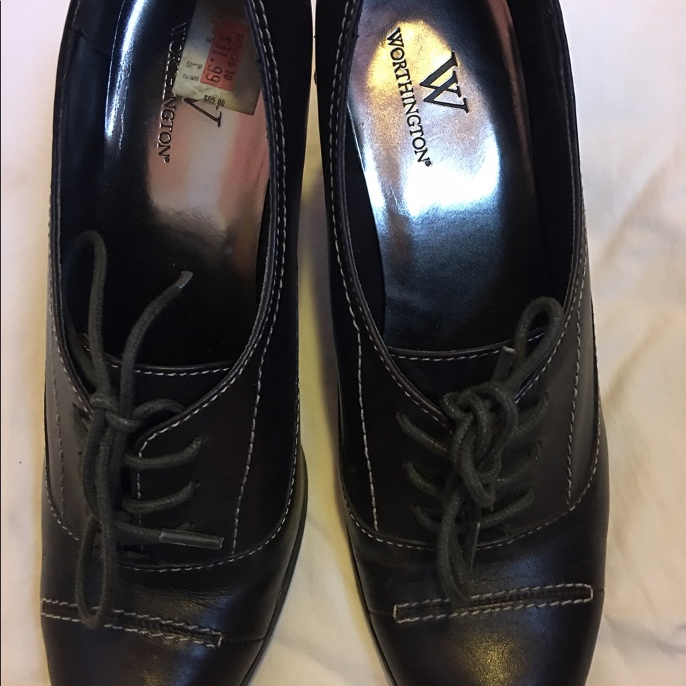 Classic brown covered heels Worthington brand e