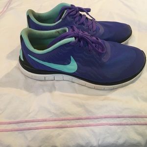 Cobalt blue nikes free runs