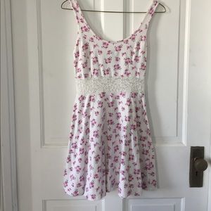 Pretty Pink Floral Forever 21 Dress Size: Small
