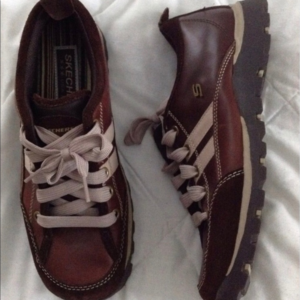 Cute brown Sketchers sneakers!