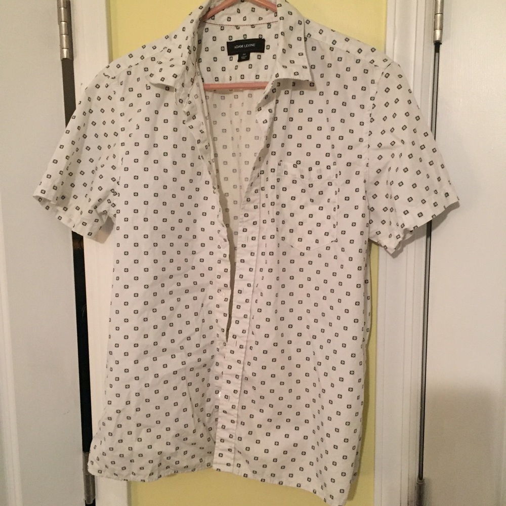 casual button down shirt size medium