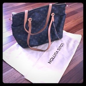 Authentic LOUIS VUITTON Monogram Totally MM Tote.