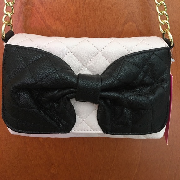 Betsey Johnson Handbags - Betsey Johnson Crossbody