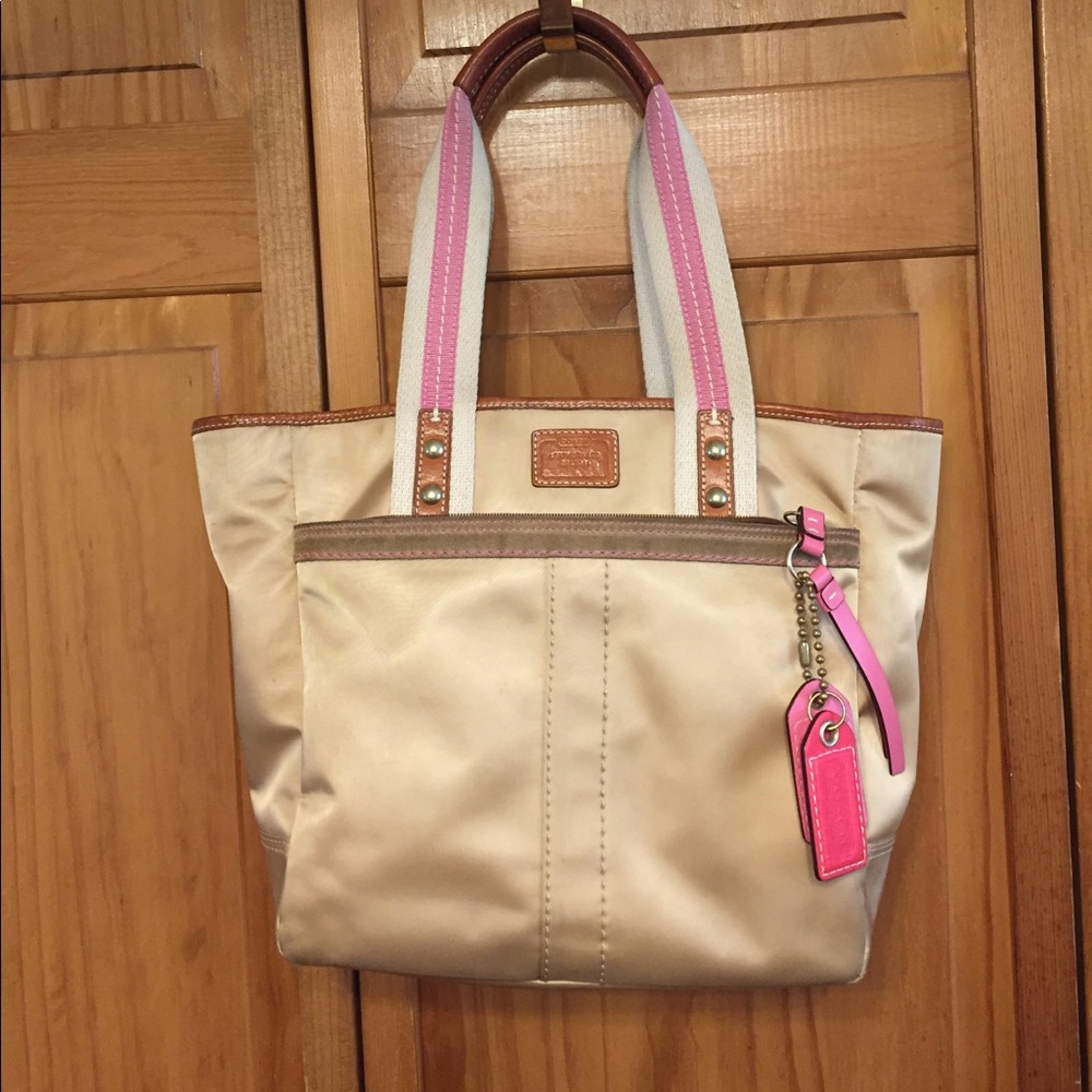 💕Tan satin Coach tote bag!!💕