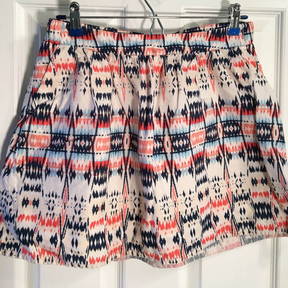 Cute graphic skirt with pockets!!