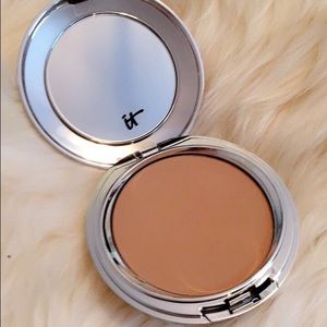 IT cosmetics celebration foundation: medium