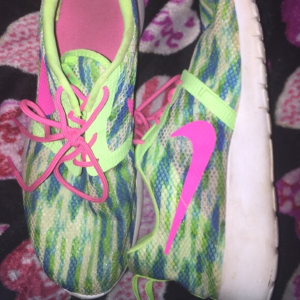 Green and Pink Roshes