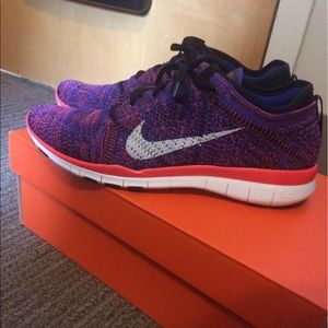 Nike free tr flyknit size 8
