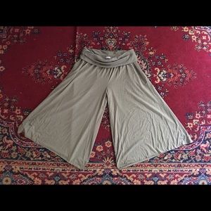 Super Soft Olive Lounge Capri Pants