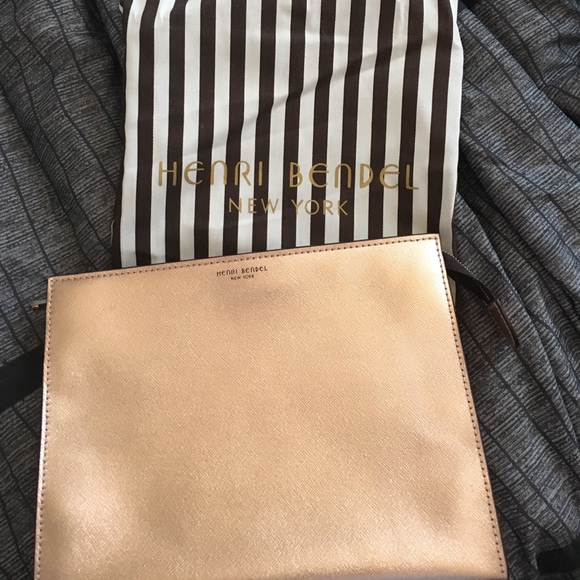 New with tags Henri Bendel Rose Gold cluth - Picture 1 of 4
