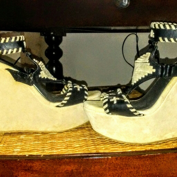 🎂🎂Brown and tan wedges - Picture 5 of 5