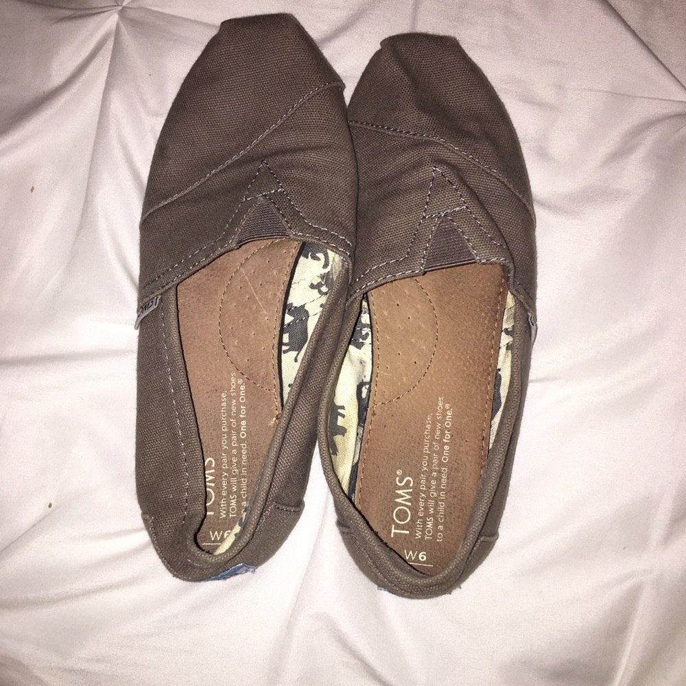 Gray toms