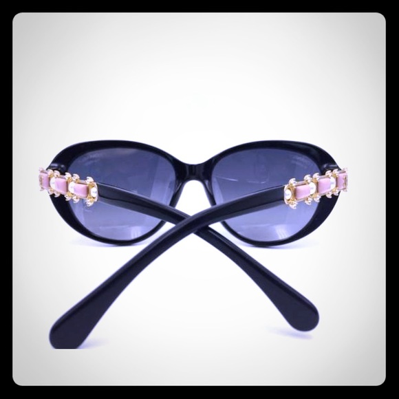 CHANEL Accessories - Stunning CHANEL Pink Bijou Pearl💗💗💗