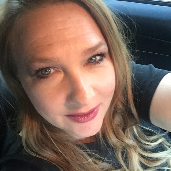 Meet your Posher, Nancy - Picture 2 of 2