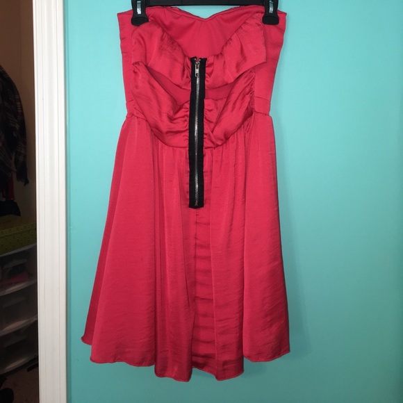 Red dress - Picture 2 of 2