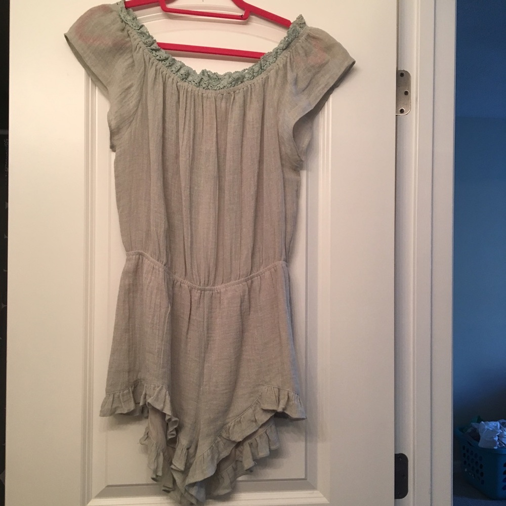 NWT pale green romper