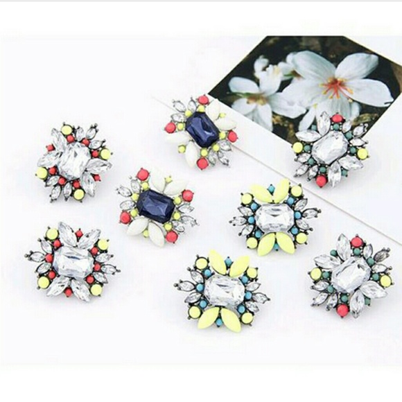 New!! 18k Gold Colorful Crystal Cluster Earrings - Picture 3 of 6