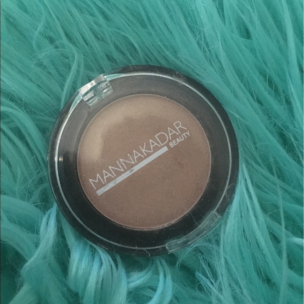 Mannakadar beauty single eyeshadow in Fantasy