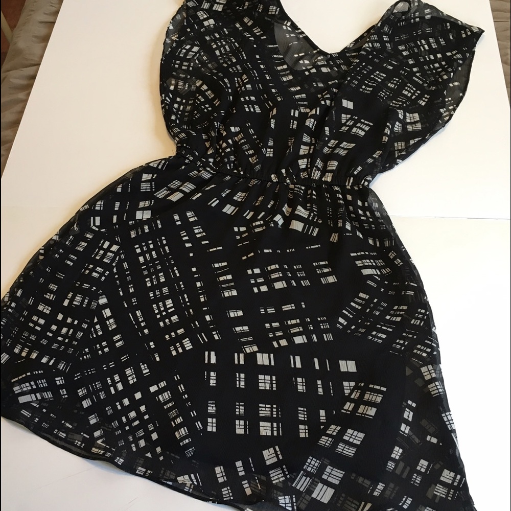 Express black and white dress size small