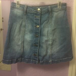 Short jean skirt