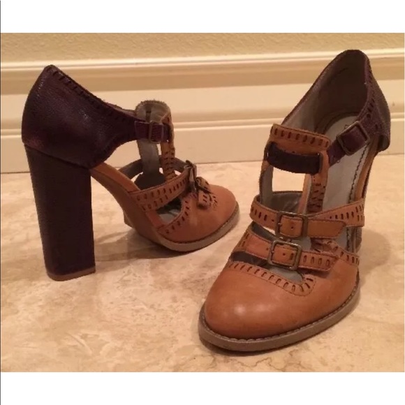 SOLD-HINGE Nordstrom Leather Heels Straps Buckles - Picture 2 of 4