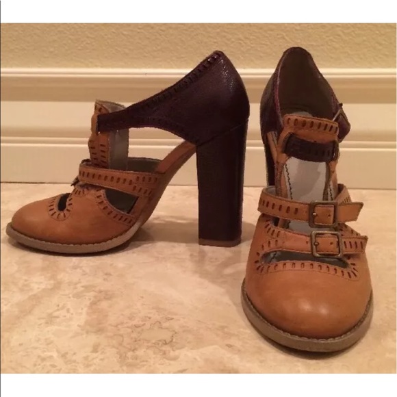 SOLD-HINGE Nordstrom Leather Heels Straps Buckles - Picture 3 of 4